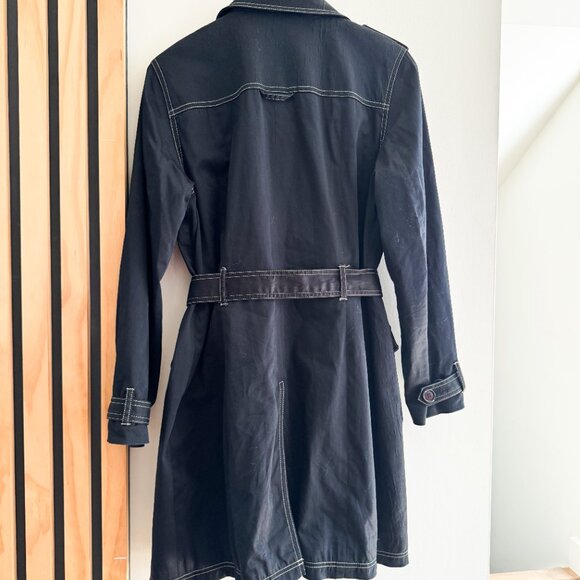 1990s Vintage Apostrophe Black Trench Coat with Belt (10) Cotton Blend - Picture 4 of 5